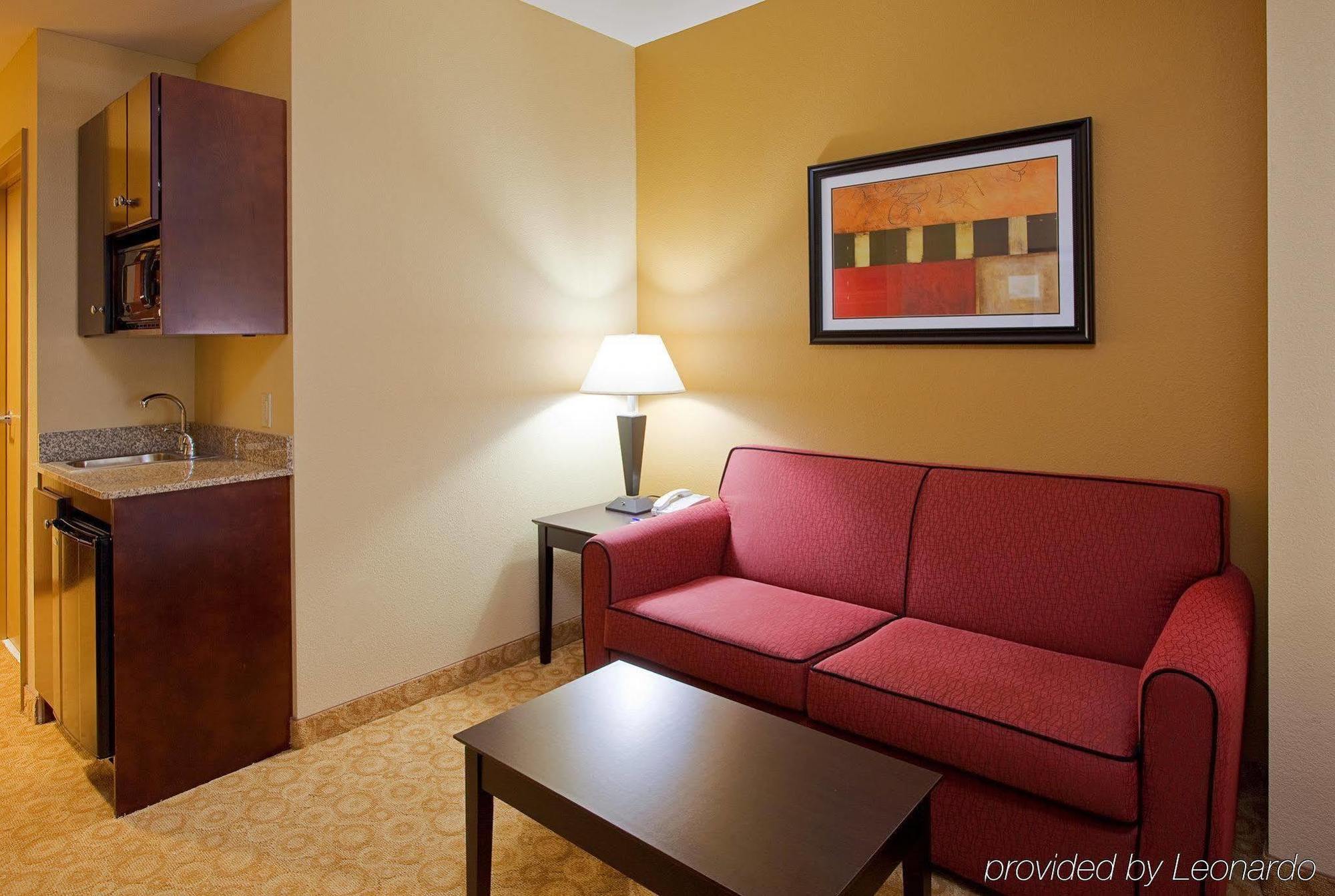 Holiday Inn Express Hotel & Suites Pensacola-West Navy Base By Ihg Beach Haven Room photo