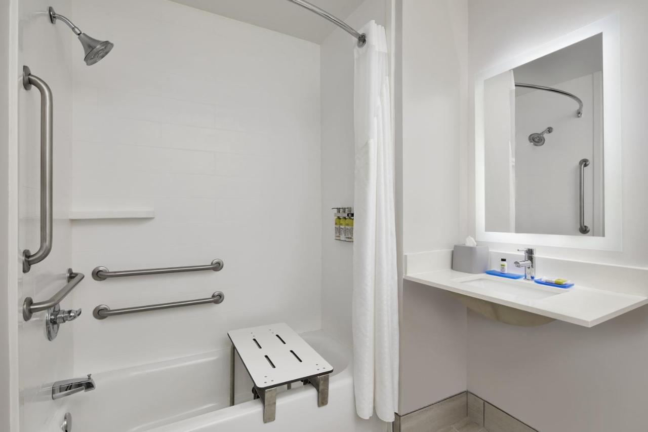 Holiday Inn Express Hotel & Suites Pensacola-West Navy Base By Ihg Beach Haven Exterior photo